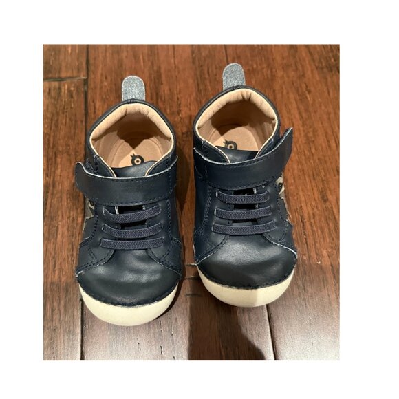 Size 6 Toddler Shoes - Picture 1 of 7